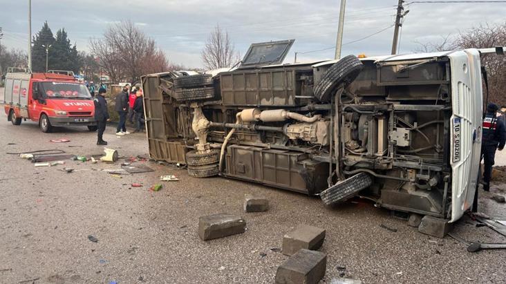 Öğrenci servisi tırla çarpıştı! 3’ü ağır 28 yaralı