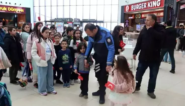 Bolu’da Polis Çocuklarına Sinema Etkinliği Düzenlendi