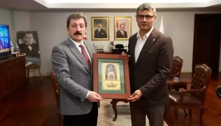 Yusuf Dikeç, Gümüş Madalya İle Samsun Valisi’ni Ziyaret Etti